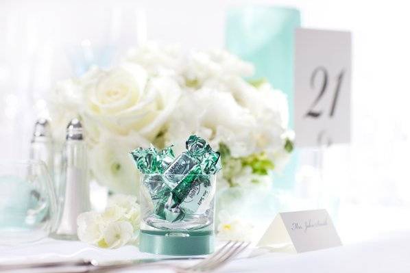 San Juan Sea Salt truffles add a delicious splash of color to this wedding table