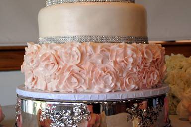 Top 5 Rose Gold Cake Decorations Trending Right Now - Confectionery House