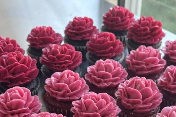 Tiffany Lund Custom Cakes