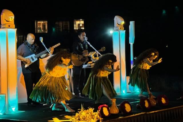Hula Show For Dinner