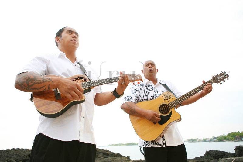 Ukulele and guitar duo