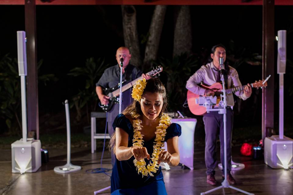 Hula Dancing Dinner Show