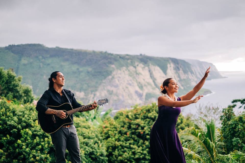 Bula and Hula Dancer