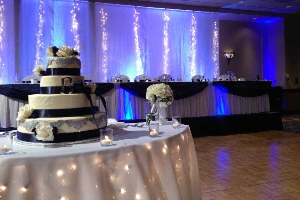 Wedding cake table lights