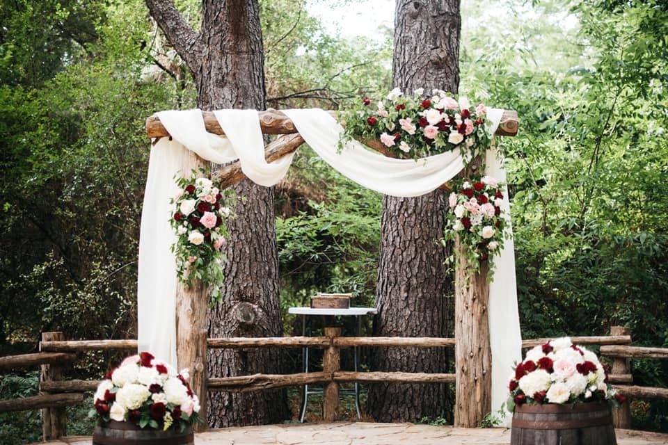 Majestic Pines Arch