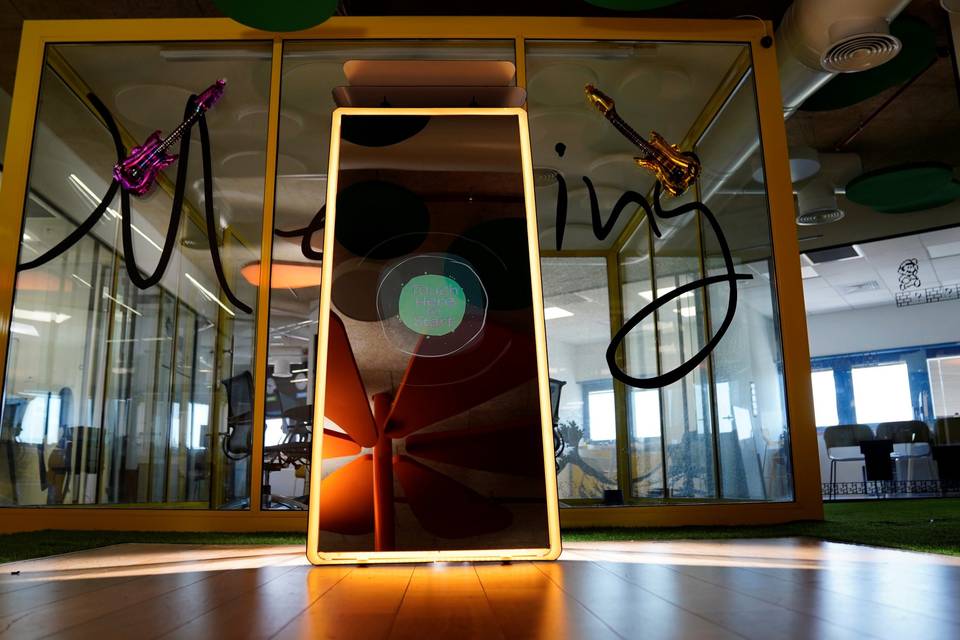 Mirror Air Booth