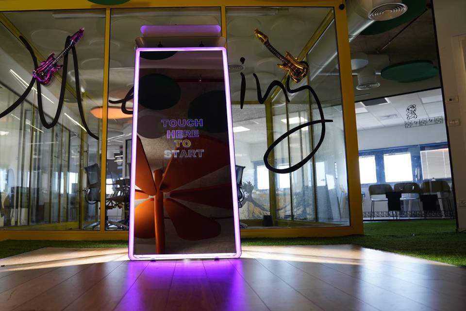 Mirror Air Booth
