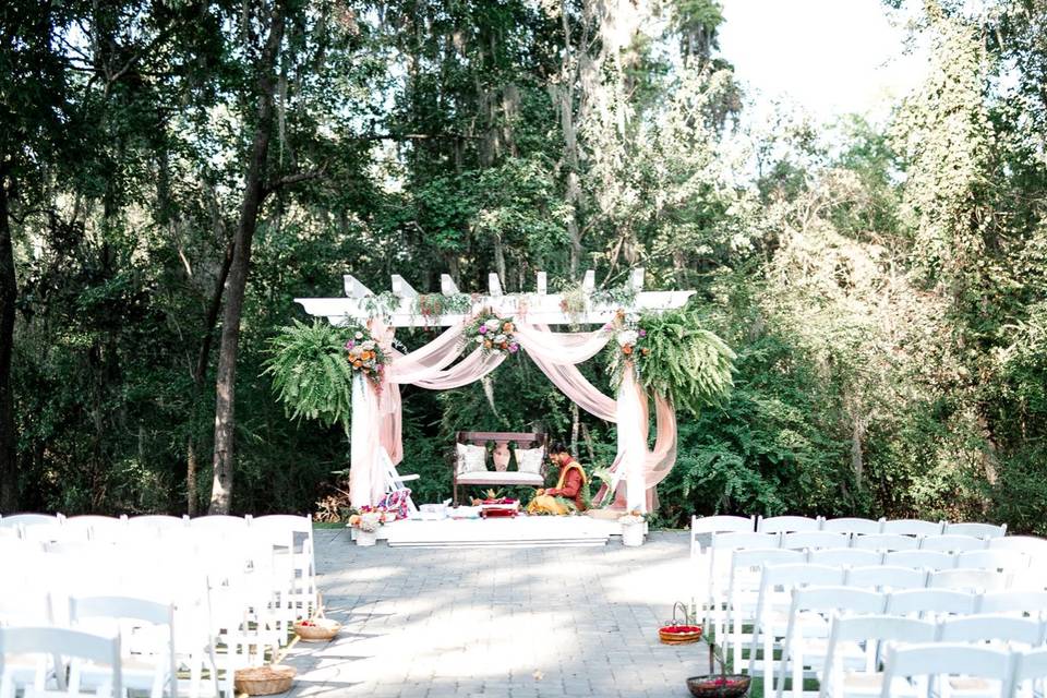 Arbor Decor