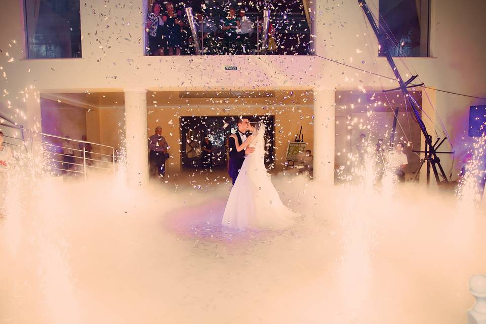 Fog, Confetti & Cold Sparklers