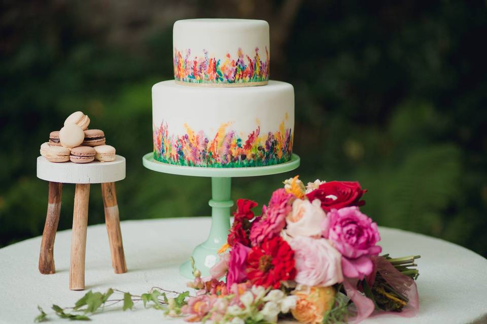 Flower decor next to the wedding cake