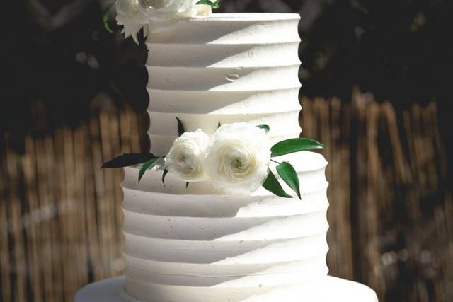 Timeless Ivory Wedding Cake