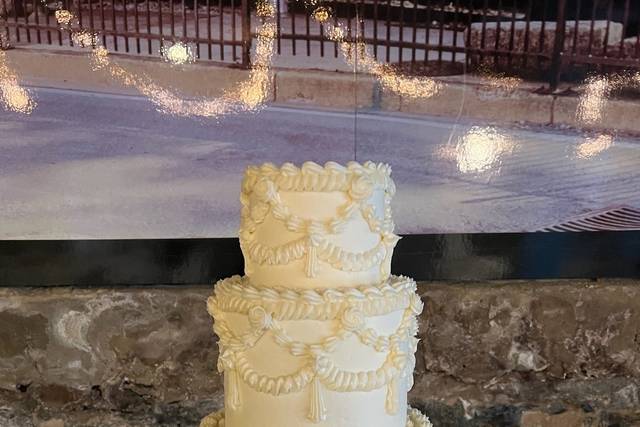 Vintage Style tiered cake