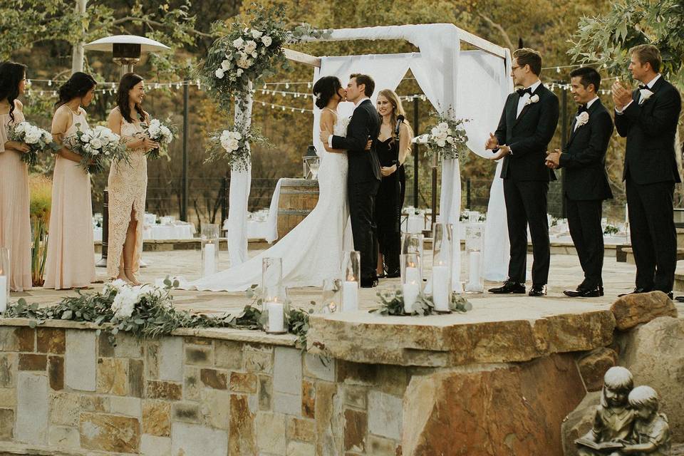 Kiss Under Chuppah