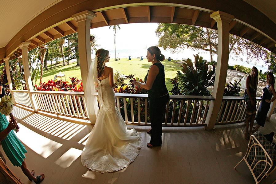 Destination Wedding in Maui, Hawaii, Working on Location, Olowalu Plantation. Caroline Morey of Studio Caroline Photography working with her bride before the ceremony.