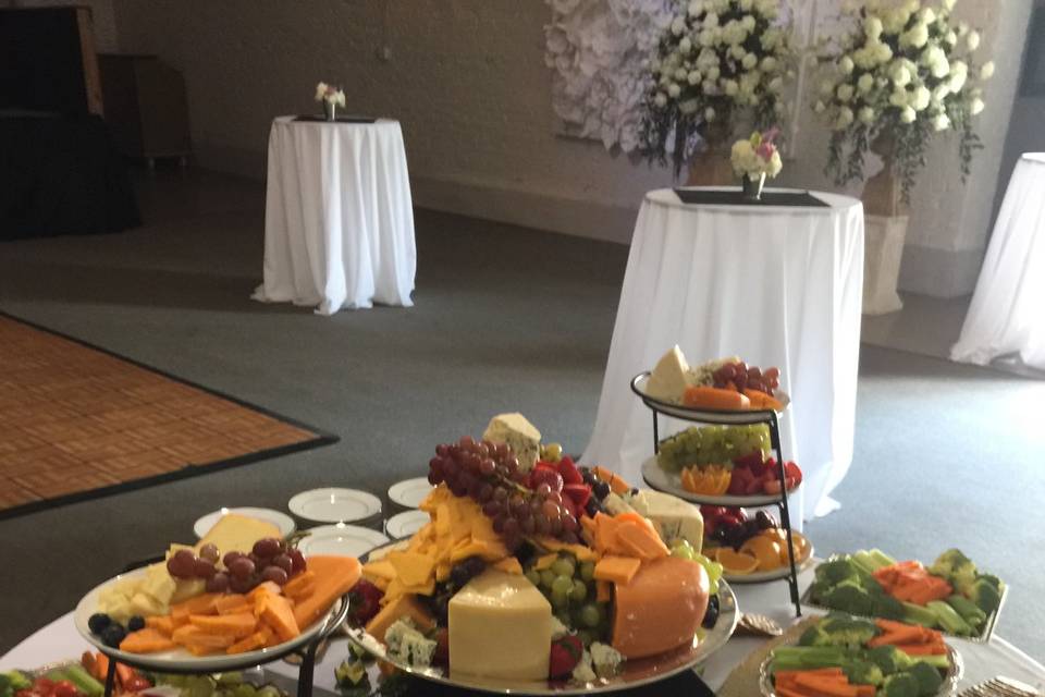Assorted Cheese & Fruit