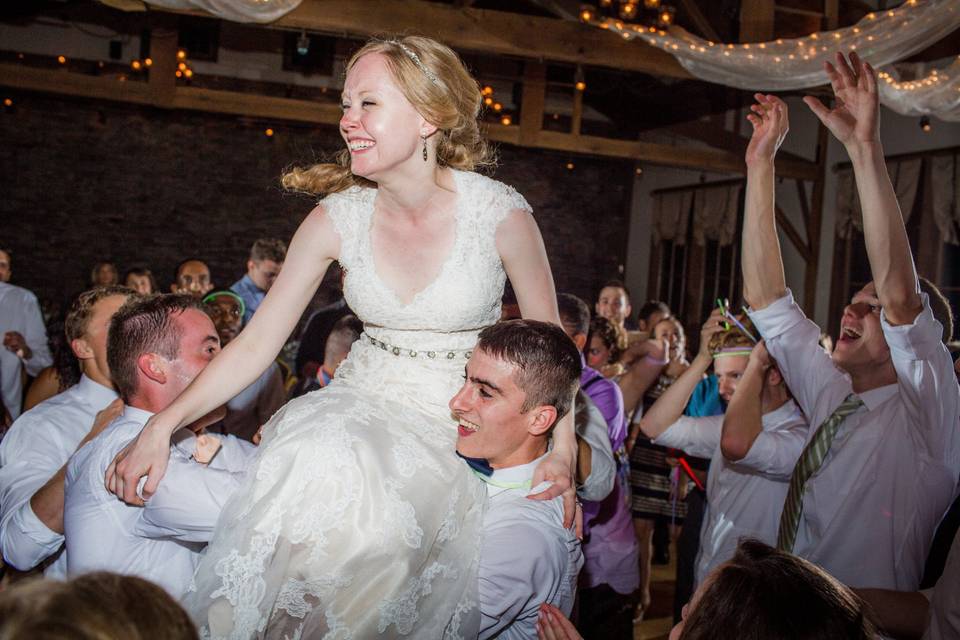 There was a lot of person-lifting during this dance party!
June 2015
Photo Credit: Hannah Choi Photography
Location: La Massaria at Bella Vista, Pa