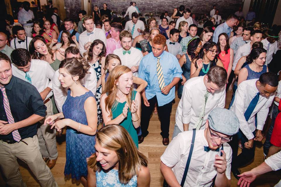 That, my friends, is a packed dance floor!
June 2015
Photo Credit: Hannah Choi Photography
Location: La Massaria at Bella Vista, Pa