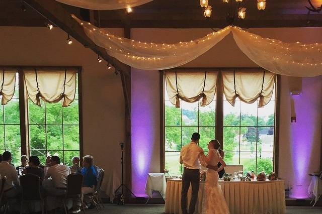 What a jaw-droppingly beautiful venue, showcasing an equally as beautiful couple! (Shout-out to our uplighting doin' it's thang.)
June 2015
Photo Credit: Hannah Choi Photography
Location: La Massaria at Bella Vista, Pa