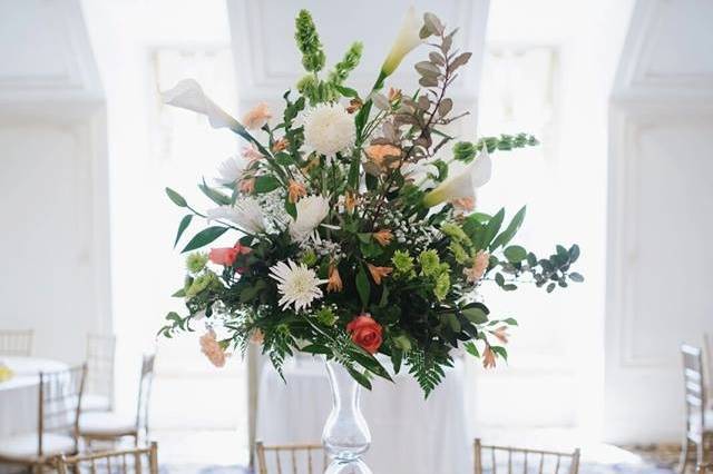 Centerpiece flower arrangement