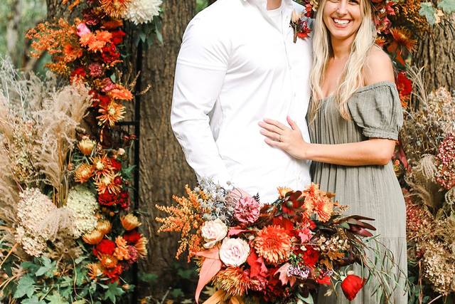 Elopement with urns and arch