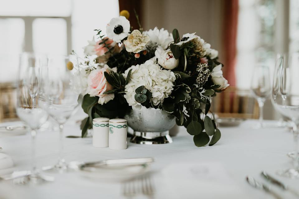 Cream and bush centerpiece