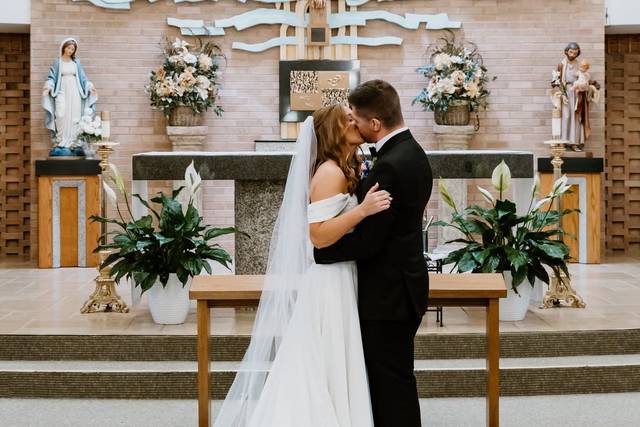 Indoor catholic wedding