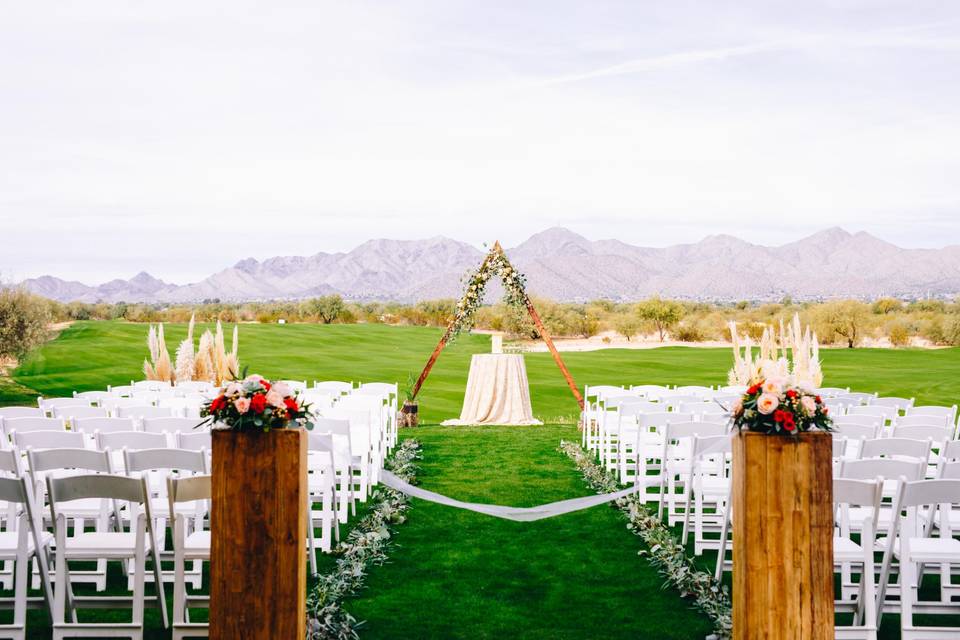 Gorgeous outdoor ceremony