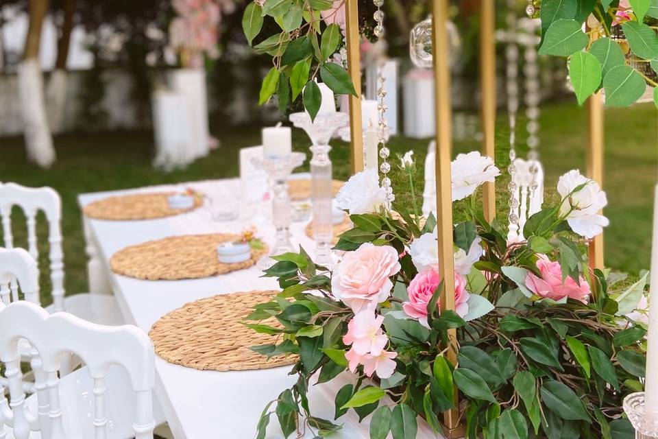Floral table layout