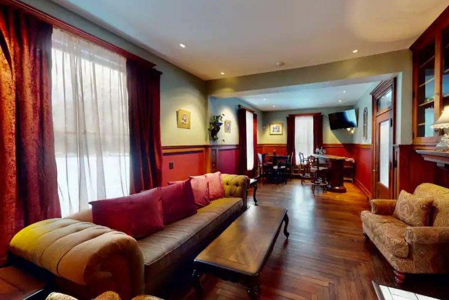Bar room