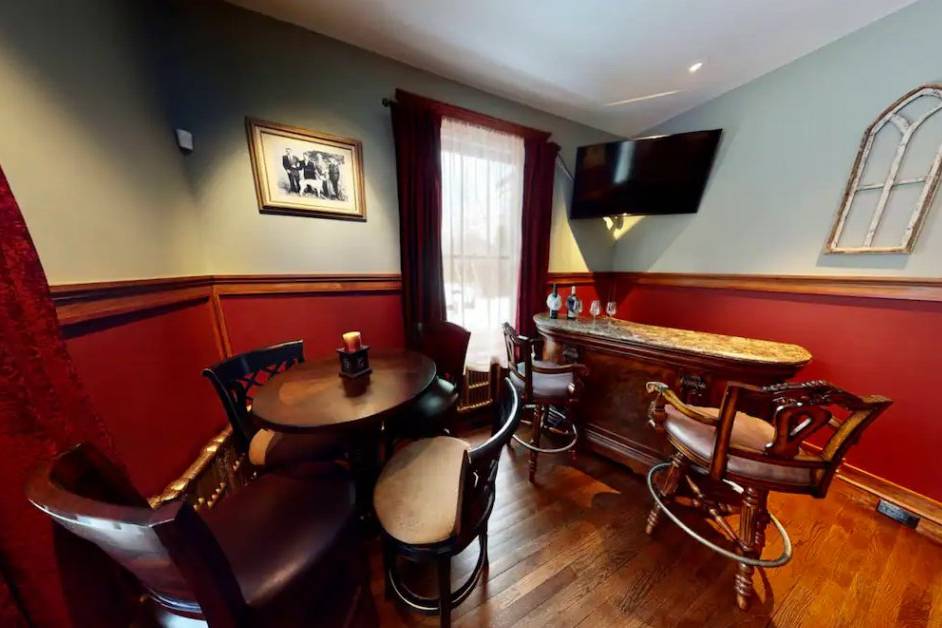 Bar room