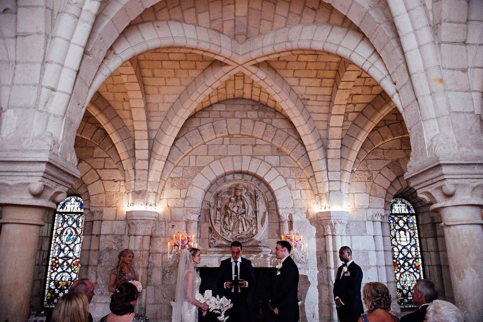 Romantic ceremony in the Chapter House by candlelight