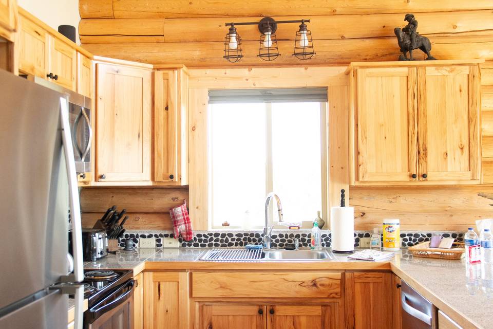 BigPine cabin kitchen 3