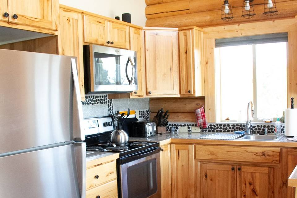 BigPine cabin kitchen 2
