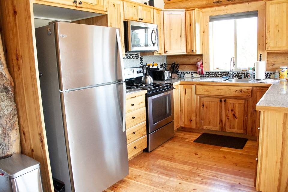 BigPine cabin kitchen 4