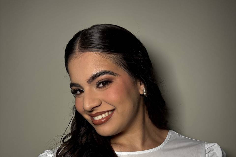 Soft glam peach makeup