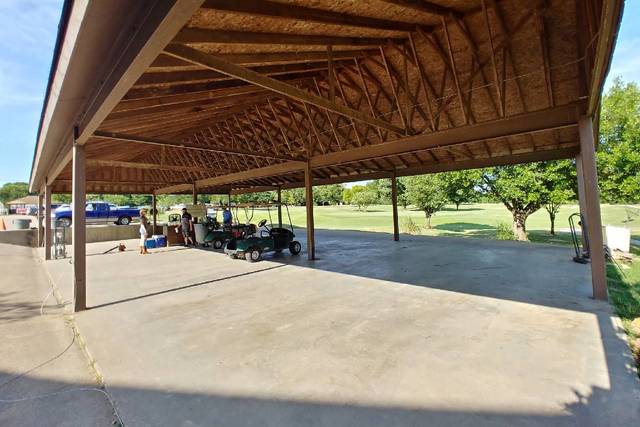 Covered pavilion, for your reception, adjacent to the clubhouse.
