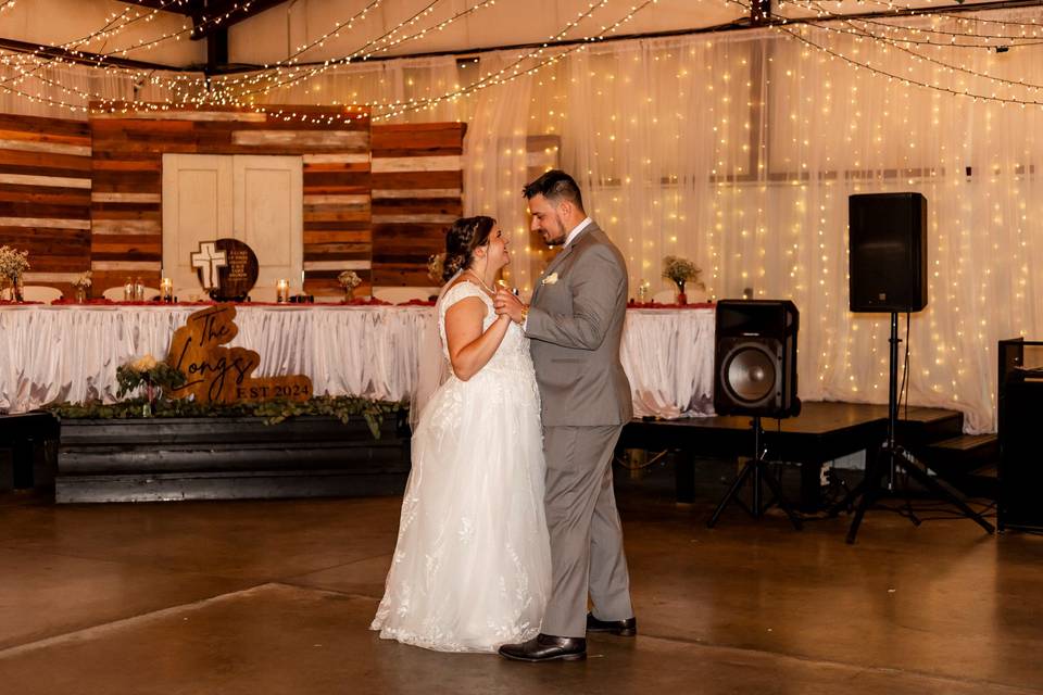 Wedding Dancing Photo