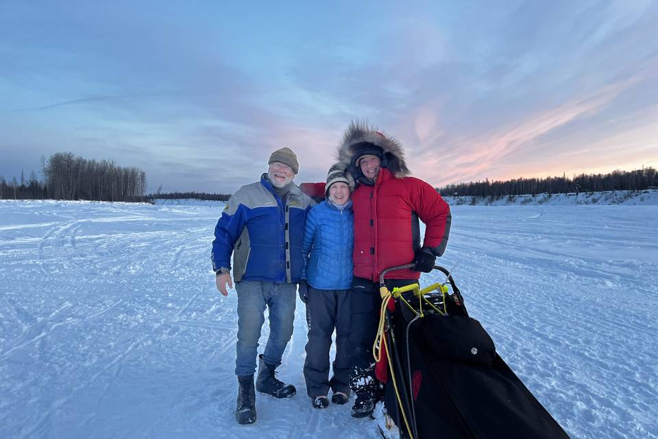 Mushers on their way to Nome