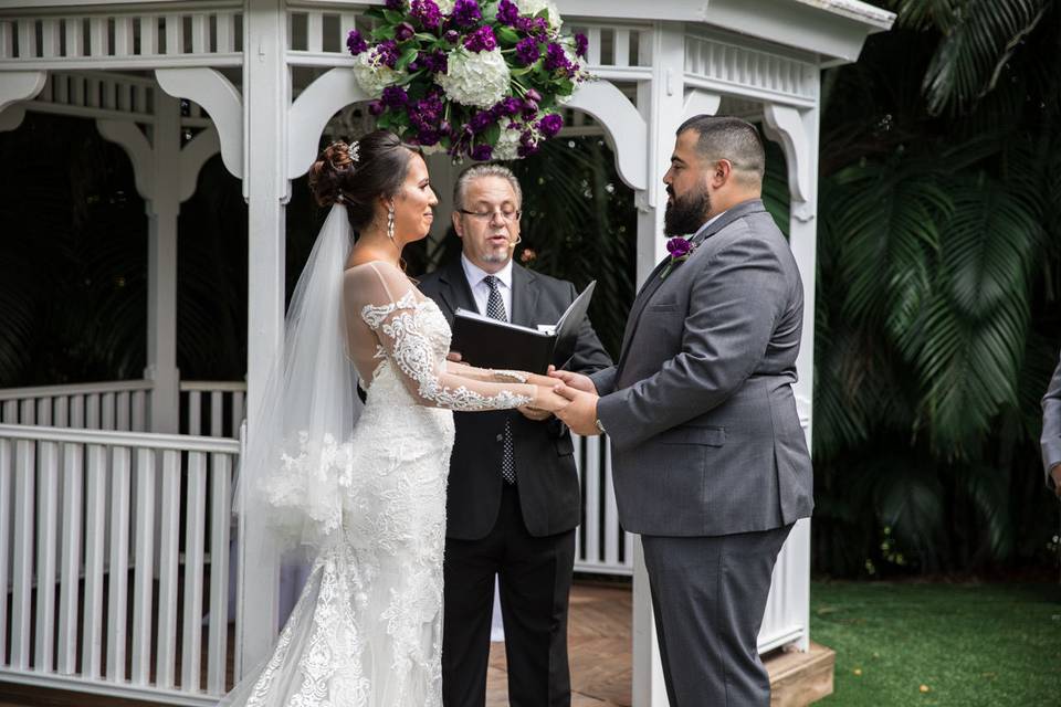 Gazebo wedding | Photo Credit: Chaple Photography