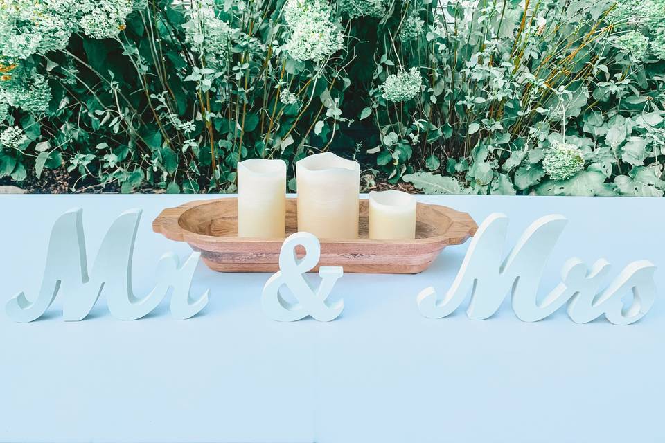 White Mr & Mrs Wood Sign