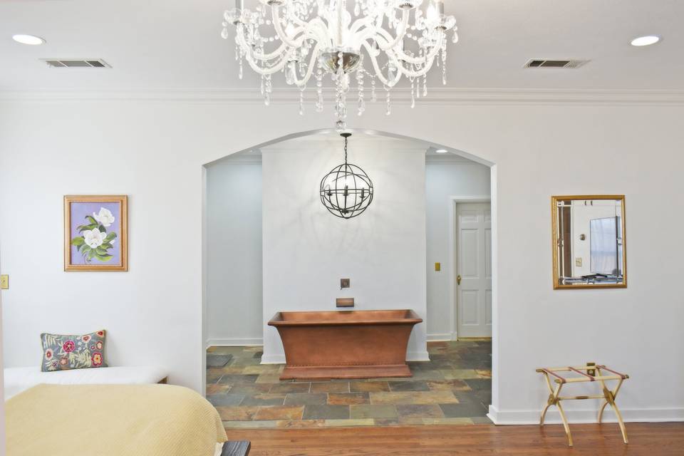 Grand Magnolia Bath