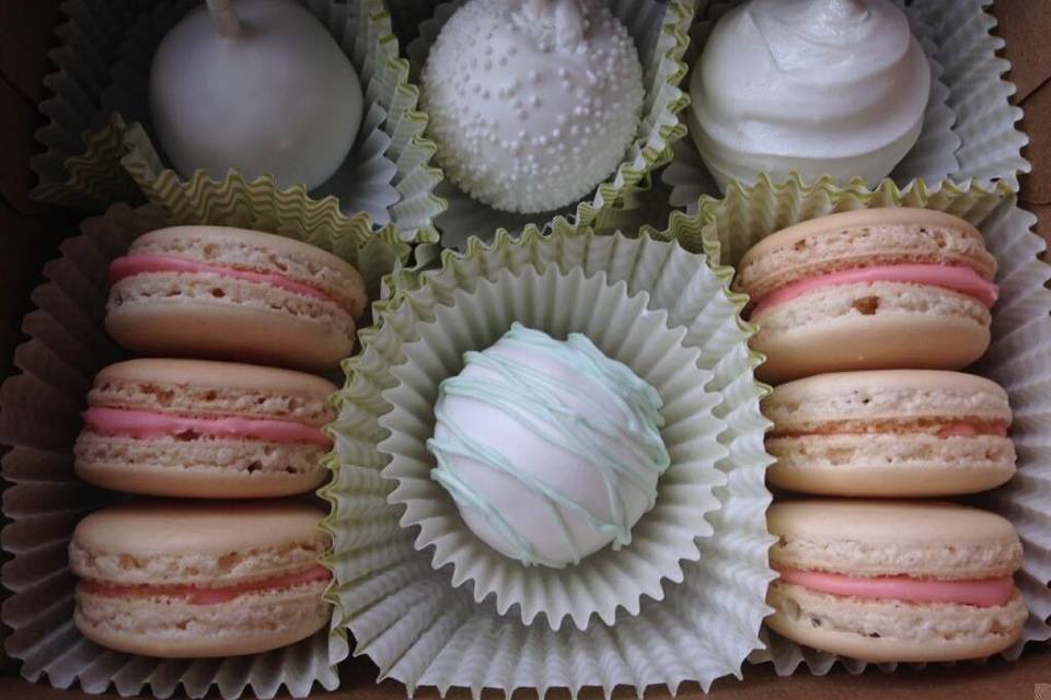 Macaron and cake balls