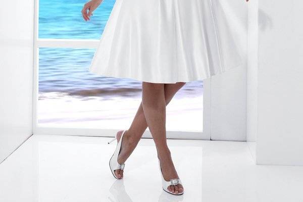 Style: T 473The Little White Dress or the LWD is the hottest thing! This short gown features pockets in the front and is perfect for that destination wedding or reception dress.