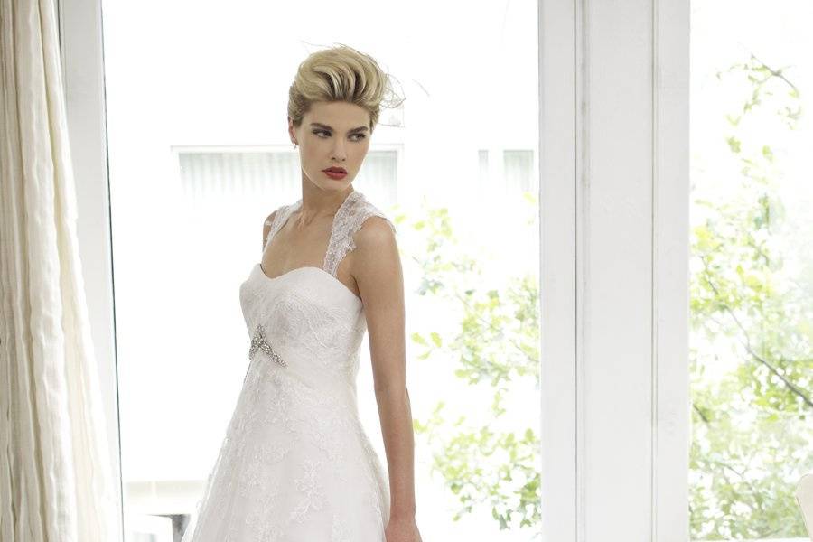 Style H1216This soft A-line features lace throughout and pleated tulle and beading at the waist. A lace build-up features a keyhole backand offers coverage. Finished with zipper closure