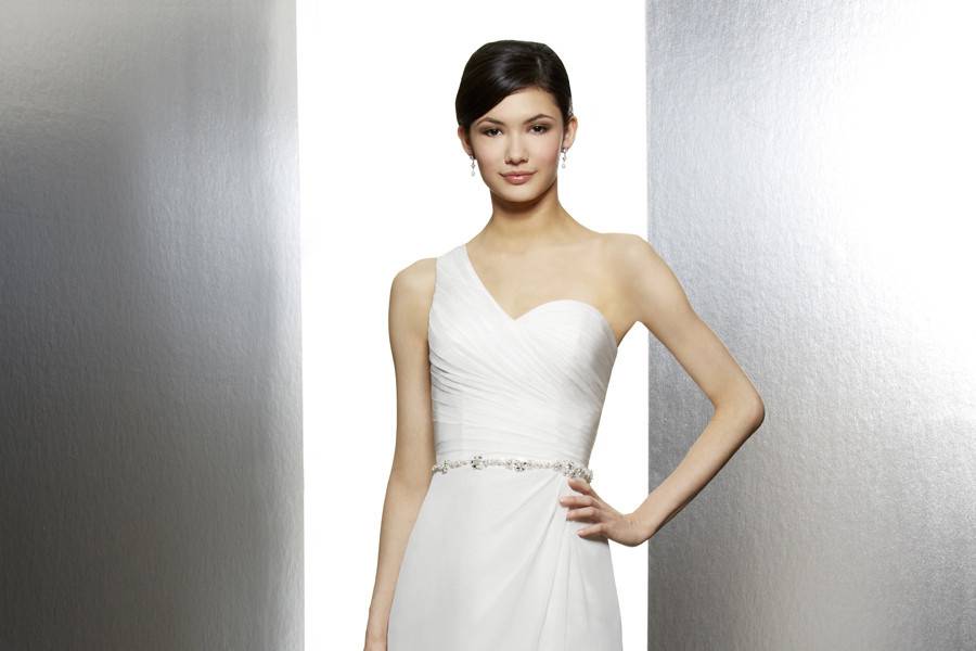 T 601Fall 2013This one shoulder sheath features a draped bodice with one shoulder detail and a high front slit. The thin Swarovski detailed sash is included.