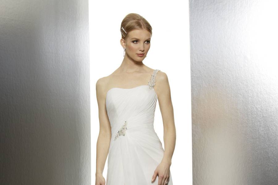 T 610Fall 2013This chiffon sheath has a lace-up back and high front slit. The front ruched bodice is embellished with a beaded motif encrusted with Swarovski crystals.