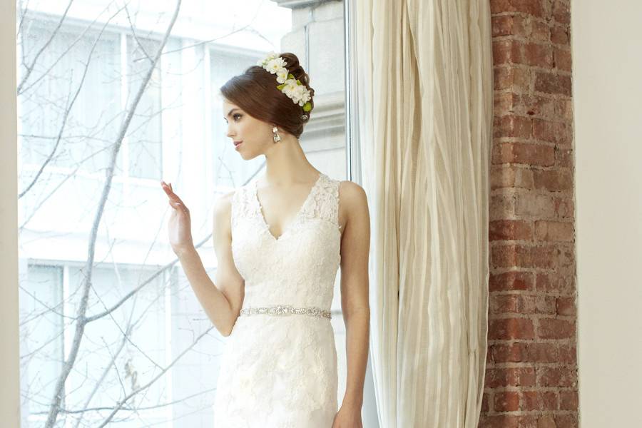 H 1223Fall 2013Delicate alencon lace appliques drape over soft net on this slip dress to create a charming trumpet style. The neckline is sculpted into a V-neck and plunges into a deep-V back. The thin hand detailed sash cinches the waist.