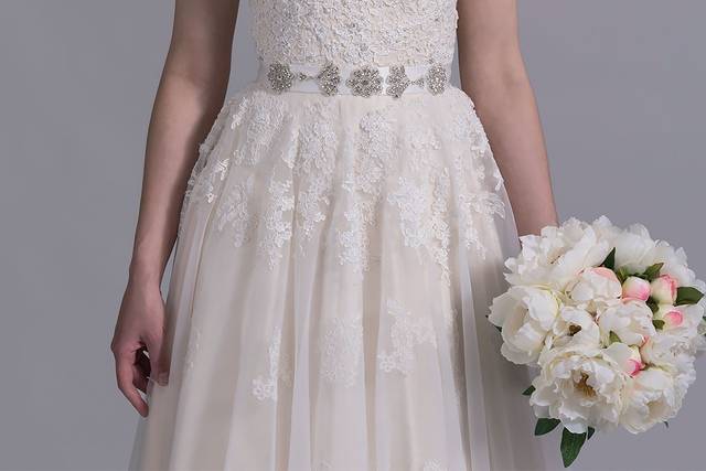 Strapless wedding dress