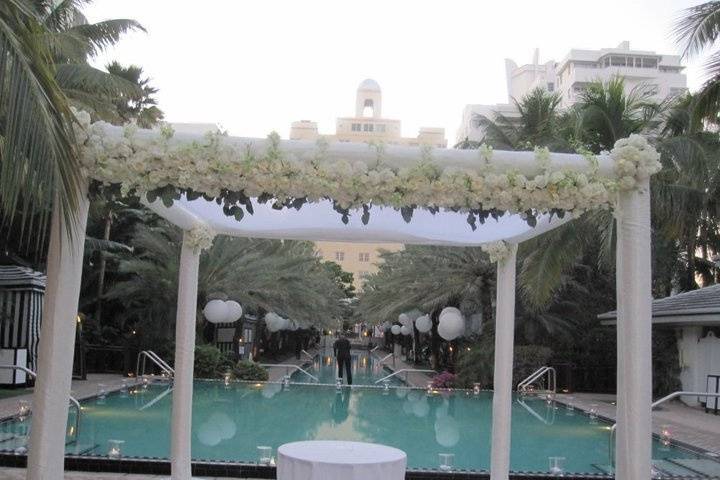 This ceremony was set in south beach at the historic national hotel. The chuppah is shadowed by the very long reflection pool. A beautiful setting for an outdoor south beach wedding miami, florida