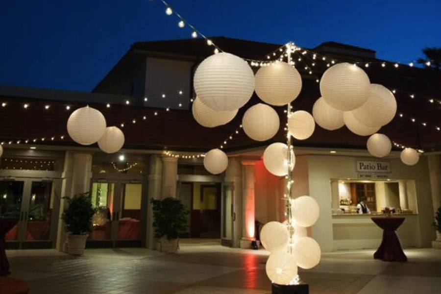 Lanterns and lights over surf club dance area ponte vedra inn